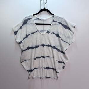 Enti V-Neck Striped Dolman Short Sleeve Lightweight Top